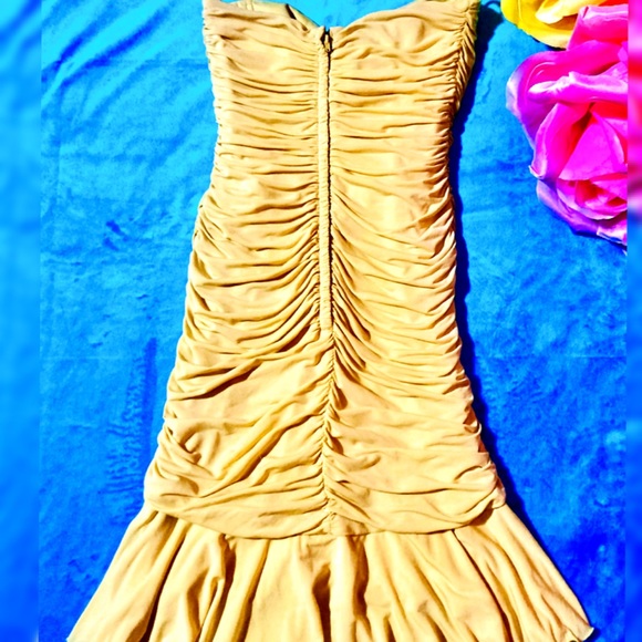 BCBG MaxAzria lemon chiffon ruched dress - Picture 2 of 10